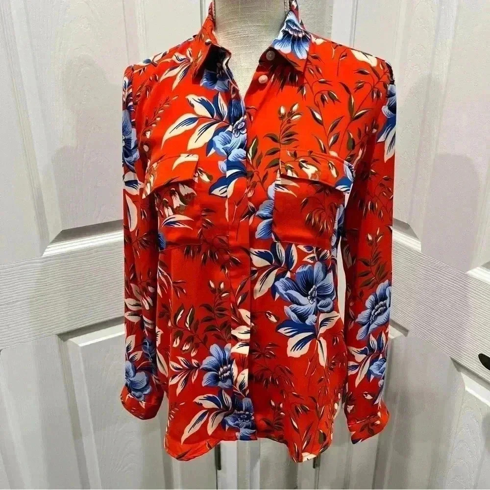 Loft by Ann Taylor floral button down double breast pockets great colors